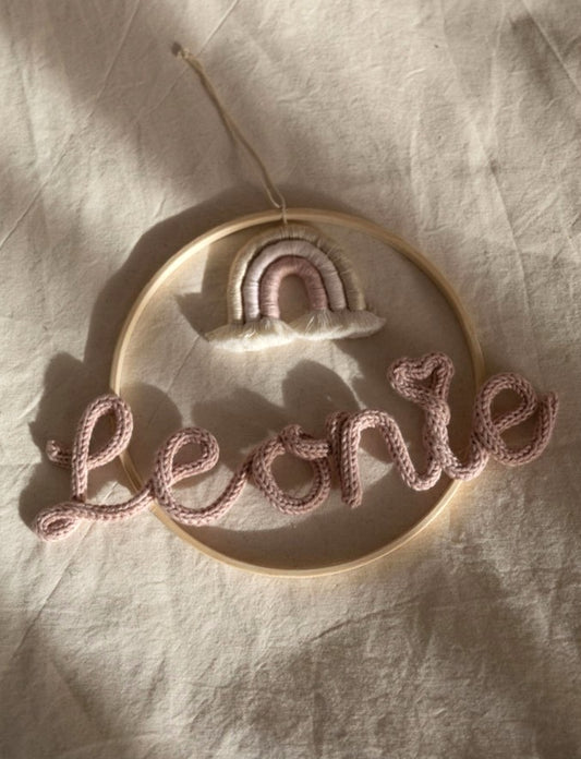 Personalisierter Holzring mit Namen & Regenbogen